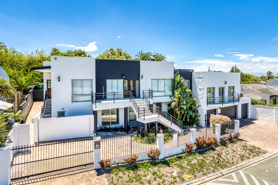 7 Bedroom Property for Sale in Everglen Western Cape
